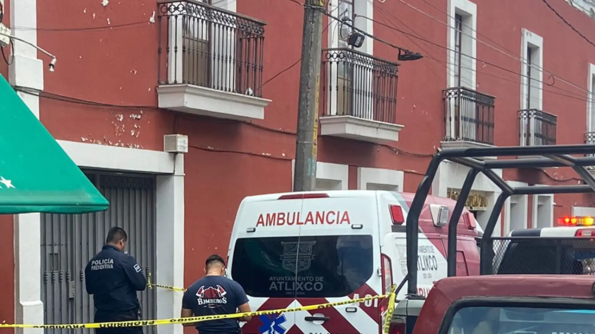 Muere persona en situación de calle frente a mercado municipal de Atlixco